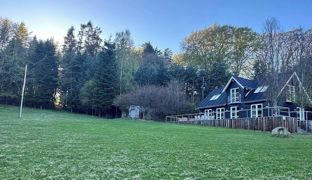 Home with red deer on 23 hectares of natural land