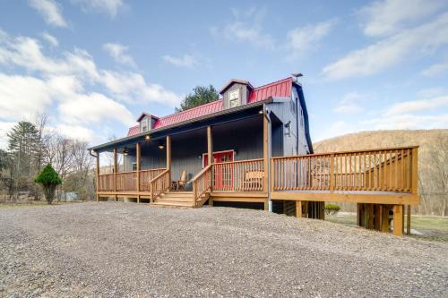 Home with River View and Game Room in Tidioute!