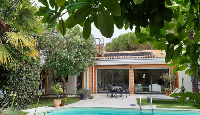 Home with south facing pool not overlooked in La Rochelle