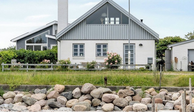 Home with views and walking distance to nature