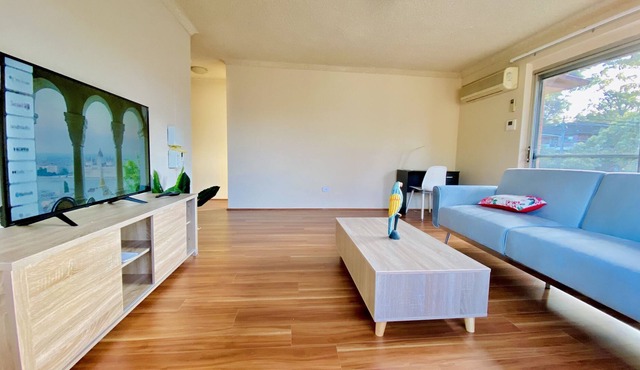 Homebush West APT Perfect location+Wifi+Parking