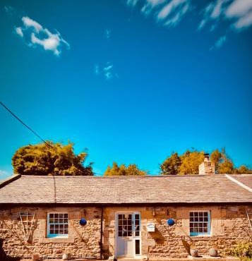 HomeDecor Cottages - Old Stable House