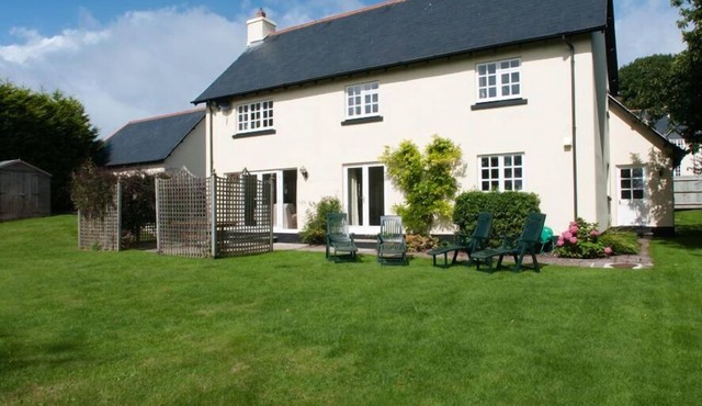 HOMEFIELD HOUSE, family friendly, with a garden in Thurlestone