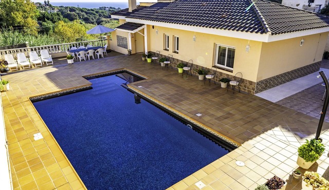 HomeHolidaysRentals Aube - Costa Barcelona