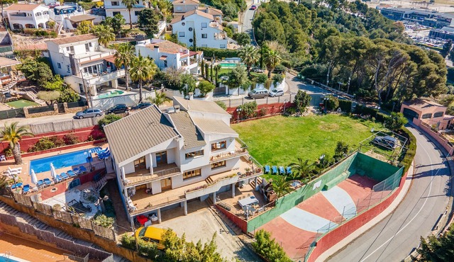 HomeHolidaysRentals Happy Family-Costa Barcelon