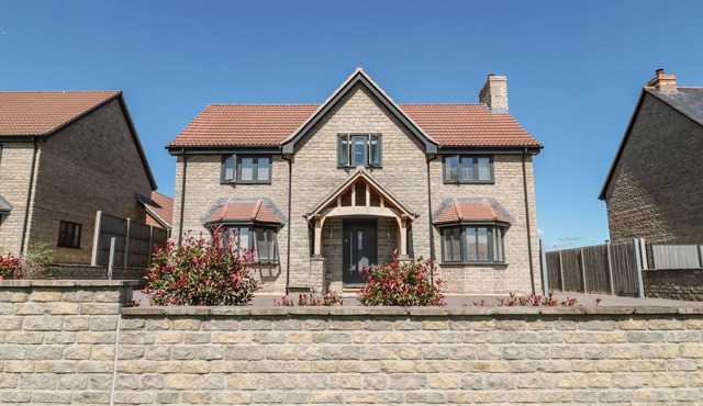 HOMELAND, family friendly, with a garden in Somerton