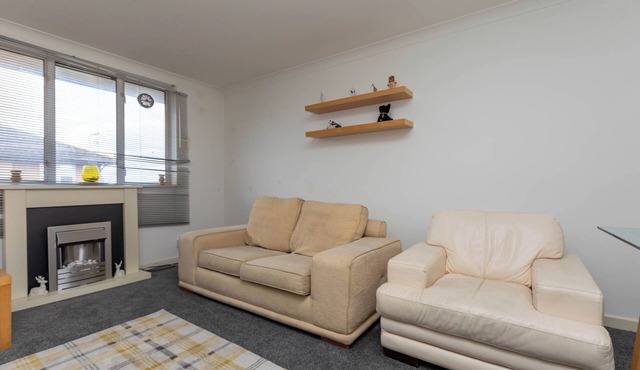 Homely 1BD Flat with Parking, East London