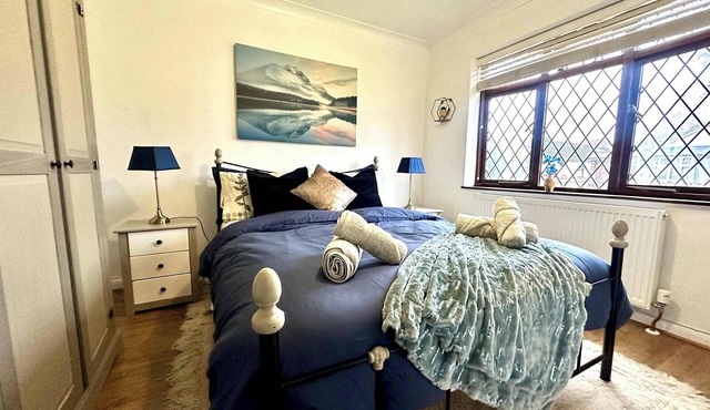 Homely 3-Bed Bungalow, near Windsor & Slough