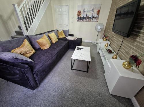 Homely 3 bedroom house in Farnworth, Bolton