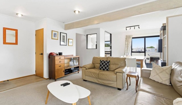 Homely 3BR Mt Eden Townhouse with Parking