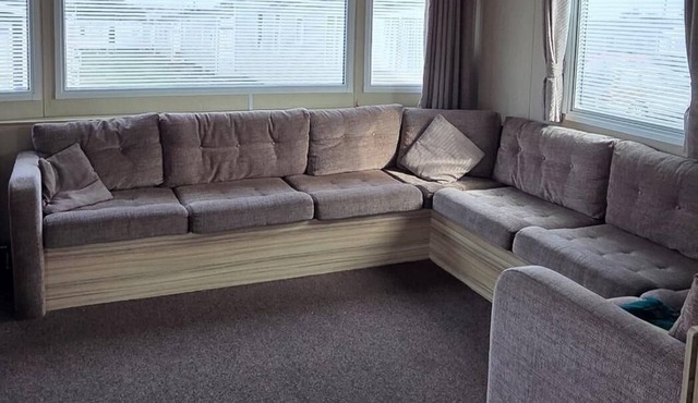 Homely 8 berth caravan at Harts Holiday Park in Kent ref 74069B