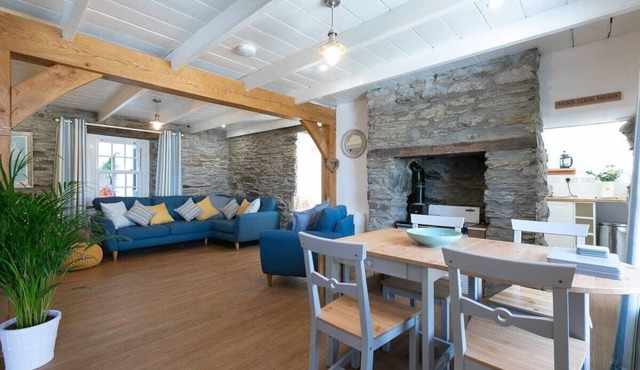 Homely Cottage w/Sun Terrace, Short Walk to Beach