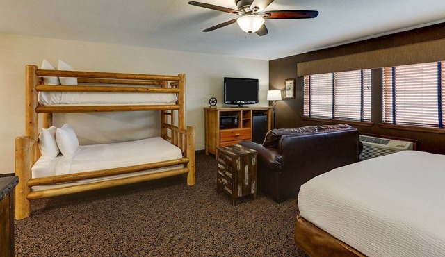 Homely Haven with Rustic Charm, One Block from the Water | 2 Units