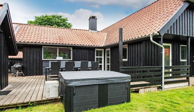 Homely Holiday Home in Juelsminde with Sauna
