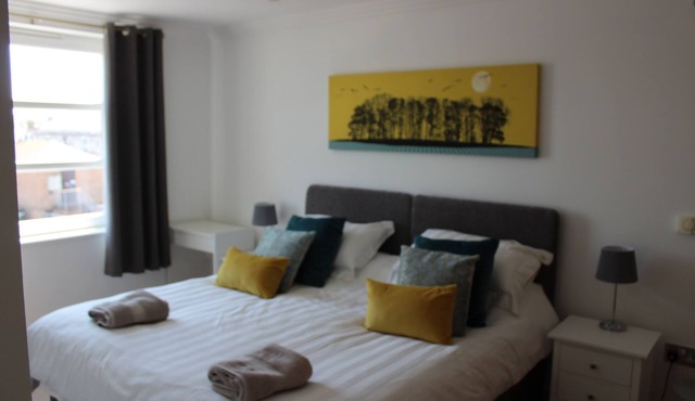 Homely Luxury Waterfront Apartment