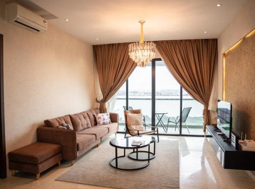 Homely Marina View 3BR Permas w Bathtub & Seaview Balcony Permas by Our Stay