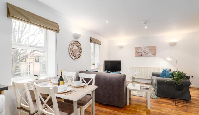 Homely New Apartment with WiFi and Parking