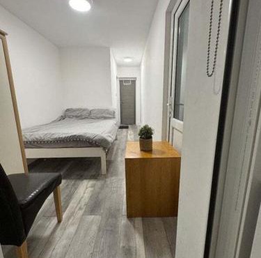 Homely stay in Dagenham