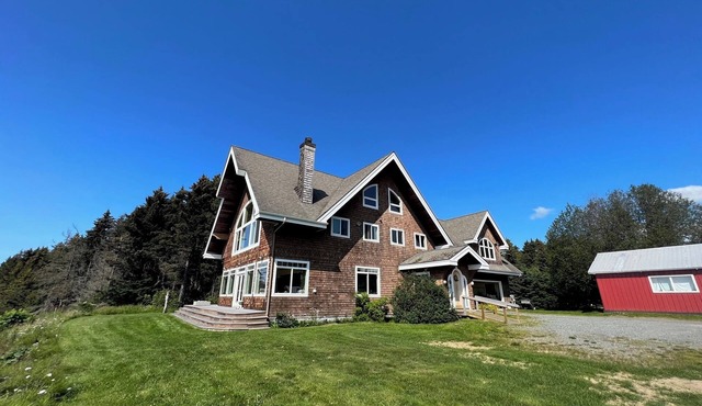 Homer Beach House with "WOW" view and beach access