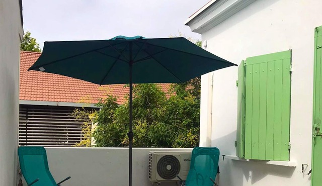 Homerez - Nice apartement for 6 ppl. with terrace at Port-Saint-Louis-du-Rhône