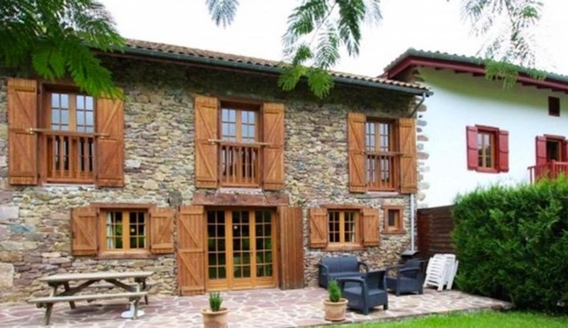 Homerez - House for 6 ppl. with spa and garden at Saint-Étienne-de-Baïgorry