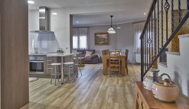 Homerez - House for 12 ppl. with garden and terrace at San Bartolomé de Pinares
