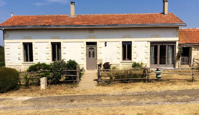 Homerez - Spacious house for 6 ppl. with garden at Saint-Bonnet-sur-Gironde