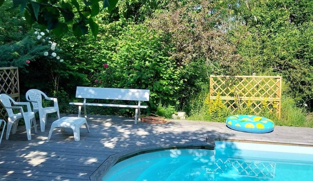 Homerez - 3 Bedroom Villa in Saint-Cirgues-de-Malbert with Pool