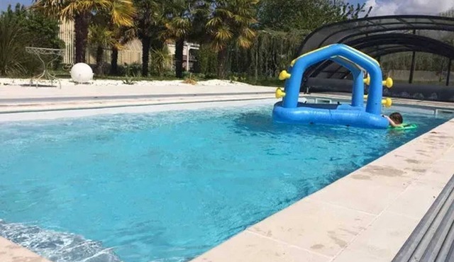 Homerez - House with Pool in Saint-Martin-des-Entrées