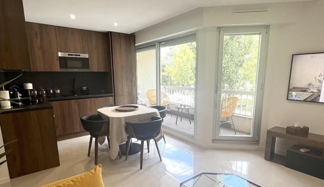 Homerez - Amazing apartement for 3 ppl. with balcony at Neuilly-sur-Seine