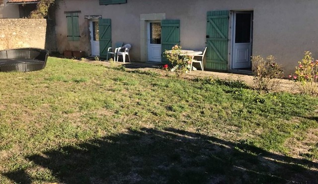 Homerez - Amazing house for 3 ppl. with garden and terrace at Mouterre-Silly