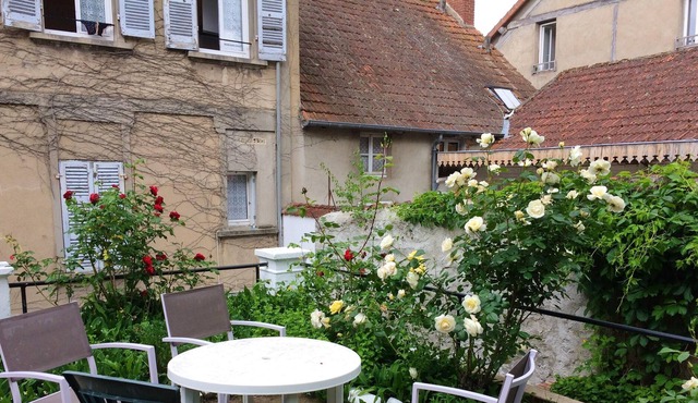 Homerez - Amazing appartement for 3 ppl. with garden at Néris-les-Bains