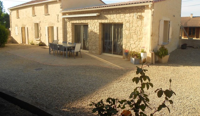 Homerez - Amazing house for 8 ppl. with garden and terrace at Taizé
