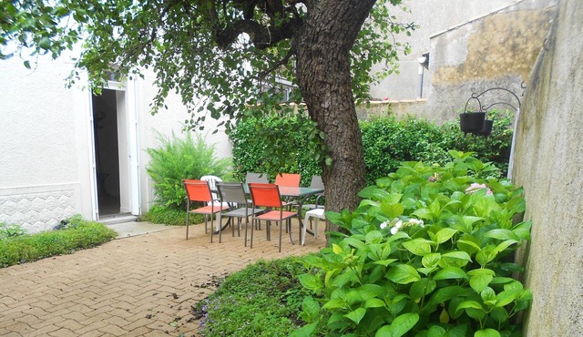 Homerez - Amazing house for 6 ppl. with garden and terrace at Airvault