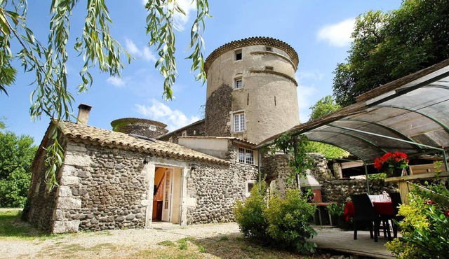 Homerez - Amazing house for 8 ppl. with shared pool and terrace at Chomérac