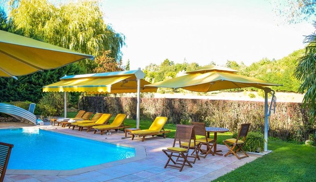 Homerez - Amazing studio for 2 ppl. with shared pool at Forcalquier