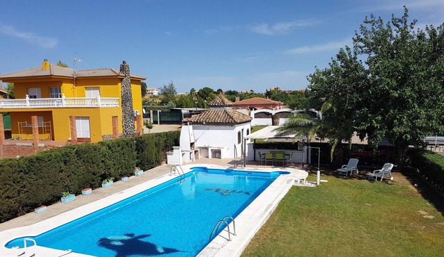 Homerez - Amazing villa for 6 ppl. with swimming-pool and garden at Linares