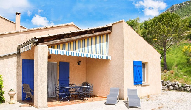 Homerez - Apartment for 6 people with shared pool, garden and terrace