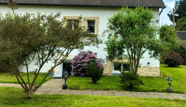 Homerez - Apartment for 2 ppl. with garden and terrace at Belle-Isle-en-Terre