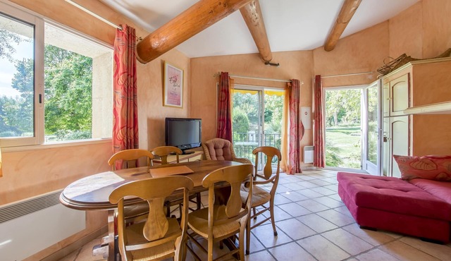 Homerez - Apartment for 2 pers. with shared pool in Forcalquier