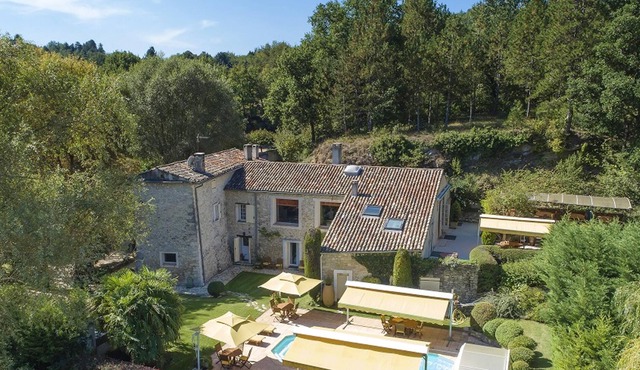 Homerez - Apartment for 4 pers. with shared pool in Forcalquier