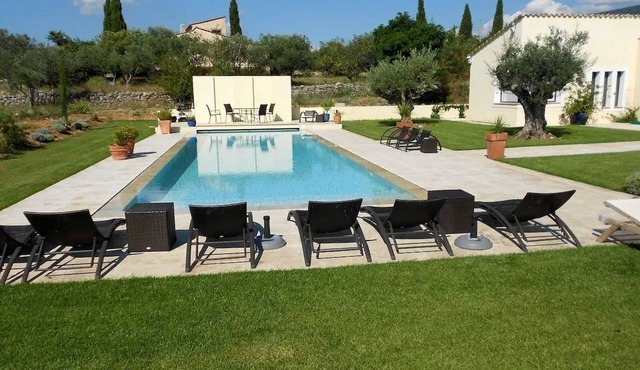 Homerez - Apartment in Seillans