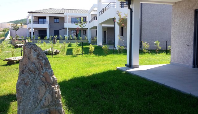 Homerez - Appartement 10 km away from the beach for 4 ppl. with shared pool