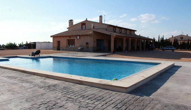 Homerez - Appartement for 10 ppl. with shared pool and terrace at Villarrobledo