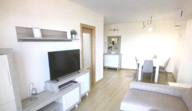 Homerez - Appartement 11 km away from the beach for 5 ppl. with shared pool