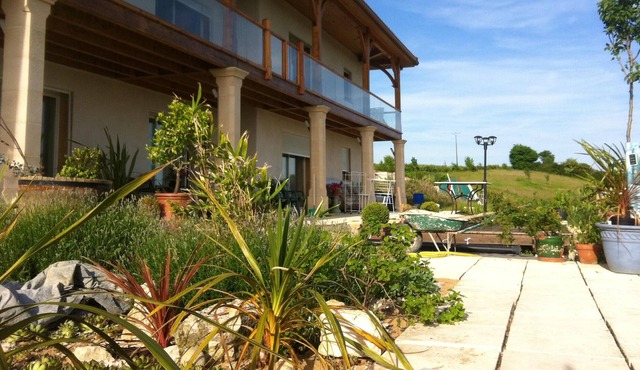 Homerez - Appartement for 5 ppl. with swimming-pool and jacuzzi at Catonvielle