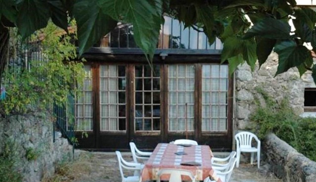 Homerez - Appartement for 7 ppl. with shared pool and terrace at Valleraugue