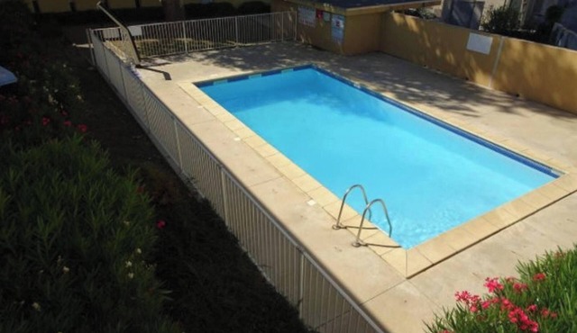 Homerez - Apt. Aigues-Mortes, pool.