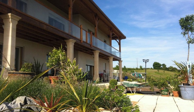 Homerez - Apt in Catonvielle w/pool