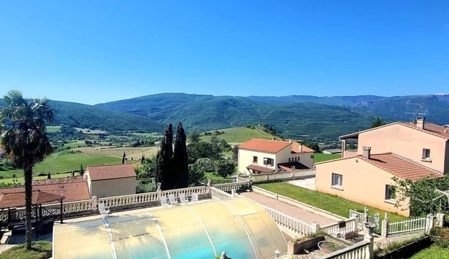 Homerez - Apt in Sisteron - Shared Pool